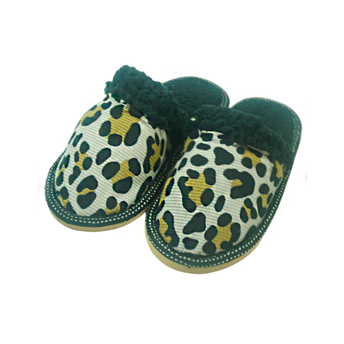 [40937] PANTUFLA ESTAMPADA CON CORDERITO 37-38