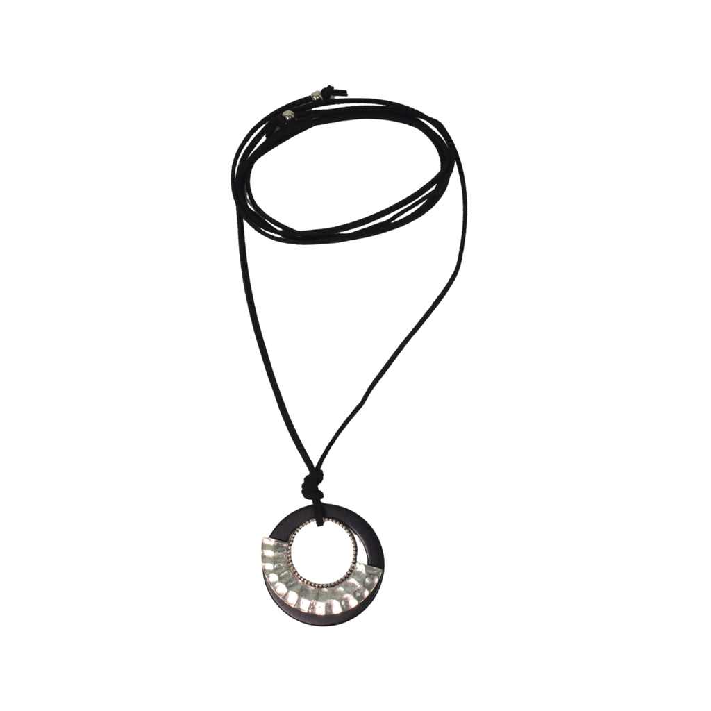 COLLAR DE GAMUZA DIJE CIRCULAR