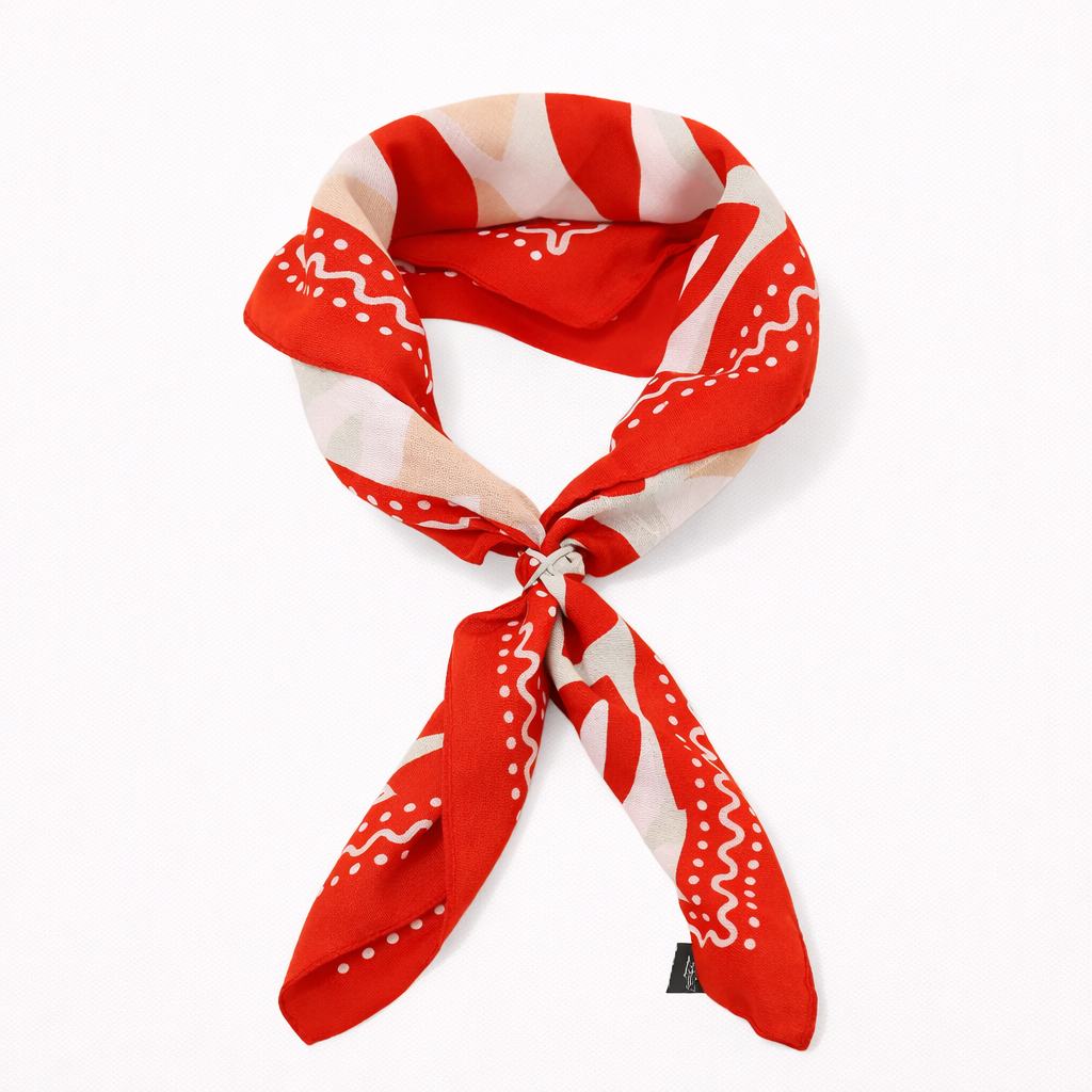 PAÑUELO ESTAMPADO GEOMETRICO ROJO Y ROSA OREIRO LOVE
