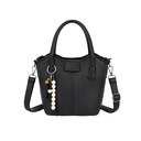 CARTERA BANDOLERA CON LLAVERO TRENDY