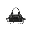 CARTERA BANDOLERA BOWLING CON DETALLES DE CORREAS TRENDY
